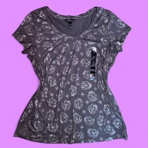 Rock Republic Grey and Silvet Skull Print V-Neck Tee ~ Size L